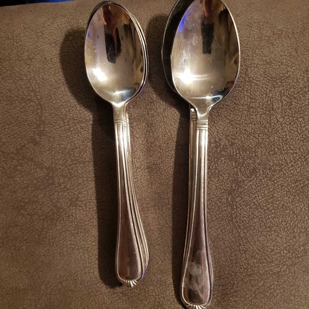 9 Pk Elegant Silver Scallop End Dining Set - Picture 2 of 4